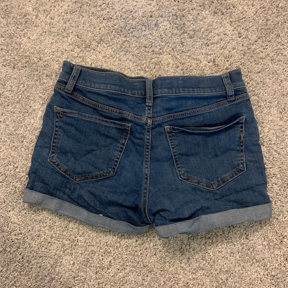 Express Mid Rise Shorts - Picture 3 of 3